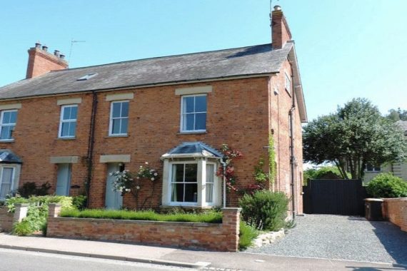 5 Bedroom Semi-Detac...